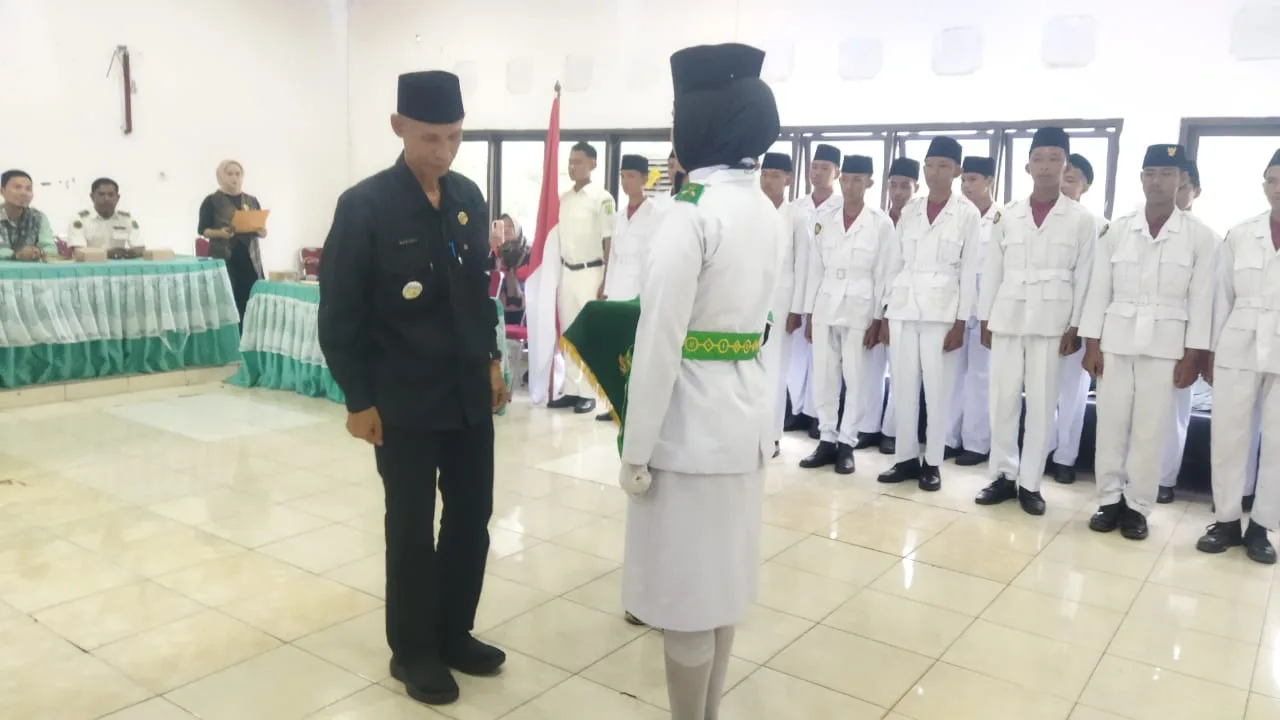 Camat Lais Marsopi Resmi Kukuhkan 75 Paskibraka
