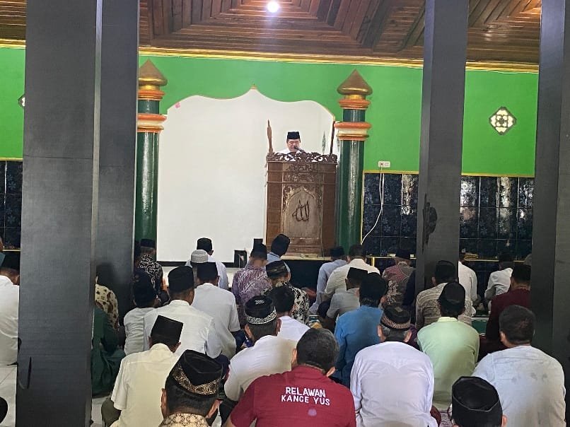 Khutbah Jumat di Masjid Al-Mutaqin, Cawabup Lahat Budiarto Marsul Tekankan Pentingnya Pendidikan Agama dan Akhlak Anak