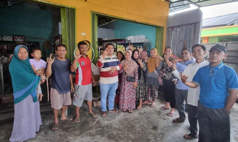 Jumat Berkah, Pemuda Ilok JEDAR Bagikan Nasi Kotak, Eduar Dengarkan Aspirasi Masyarakat