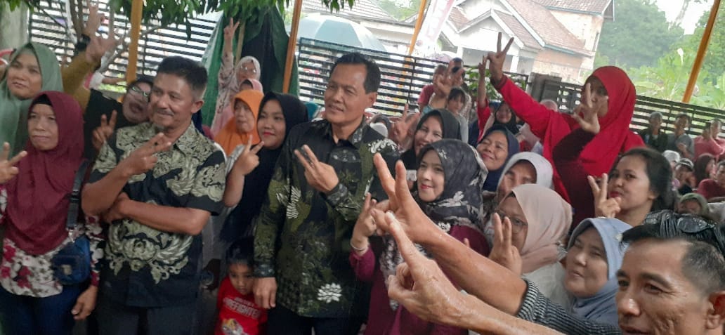 Ratusan Emak-Emak di 2 Desa Sepakat Menangkan Pasangan Edison-Sumarni
