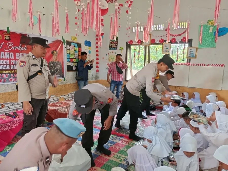Dukung Program Presiden RI, Polsek Lais Polres Muba Berikan Makan Bergizi untuk Anak-Anak TK