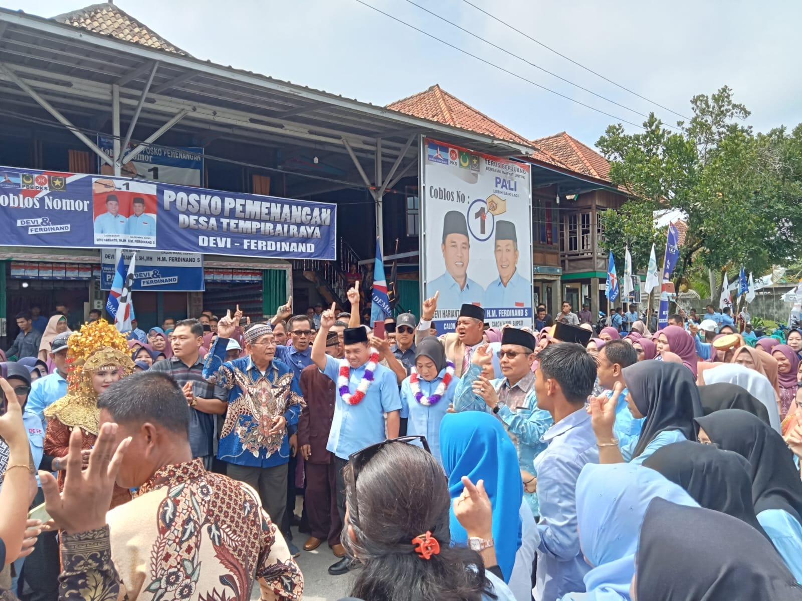Luar Biasa Antusiasme Masyarakat Desa Tempirai Sambut Kehadiran Paslon Devi-Ferdinand