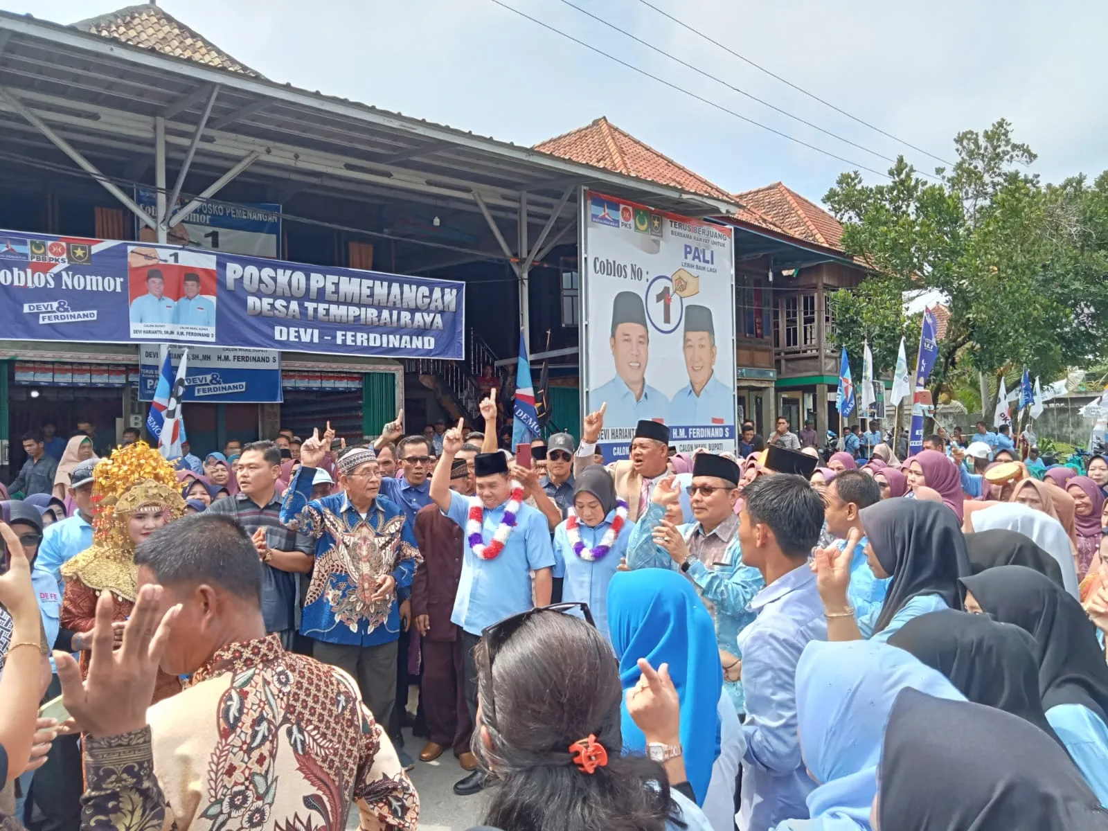 Luar Biasa Antusiasme Masyarakat Desa Tempirai Sambut Kehadiran Paslon Devi-Ferdinand