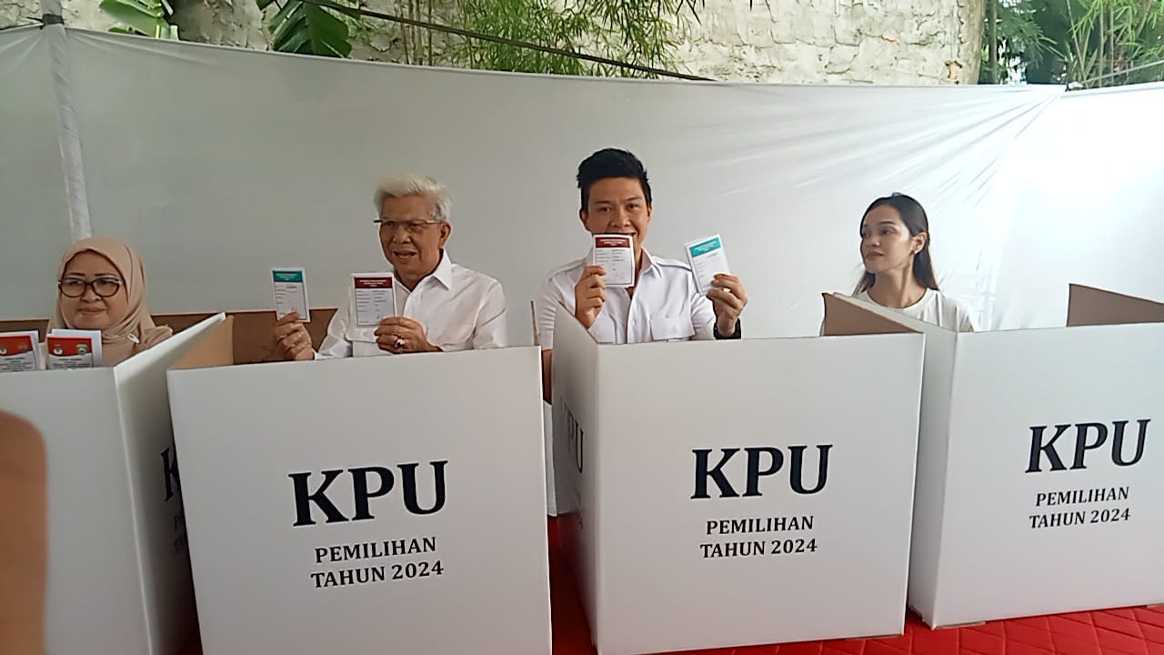 Mawardi Yahya Gunakan Hak Suara di TPS 08, Optimis Sambut Masa Depan Cerah Sumsel