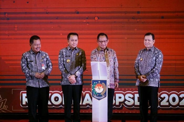 Pj Gubernur Elen Setiadi Dampingi Mendagri Tito Karnavian Buka Rakornas BPSDM 2024 