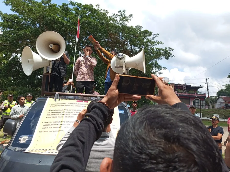 Dihadapan Para Pengunjukrasa, Plt Camat Lais Mengucapkan Sumpah Untuk Bersikap Netral Dalam Pilkada