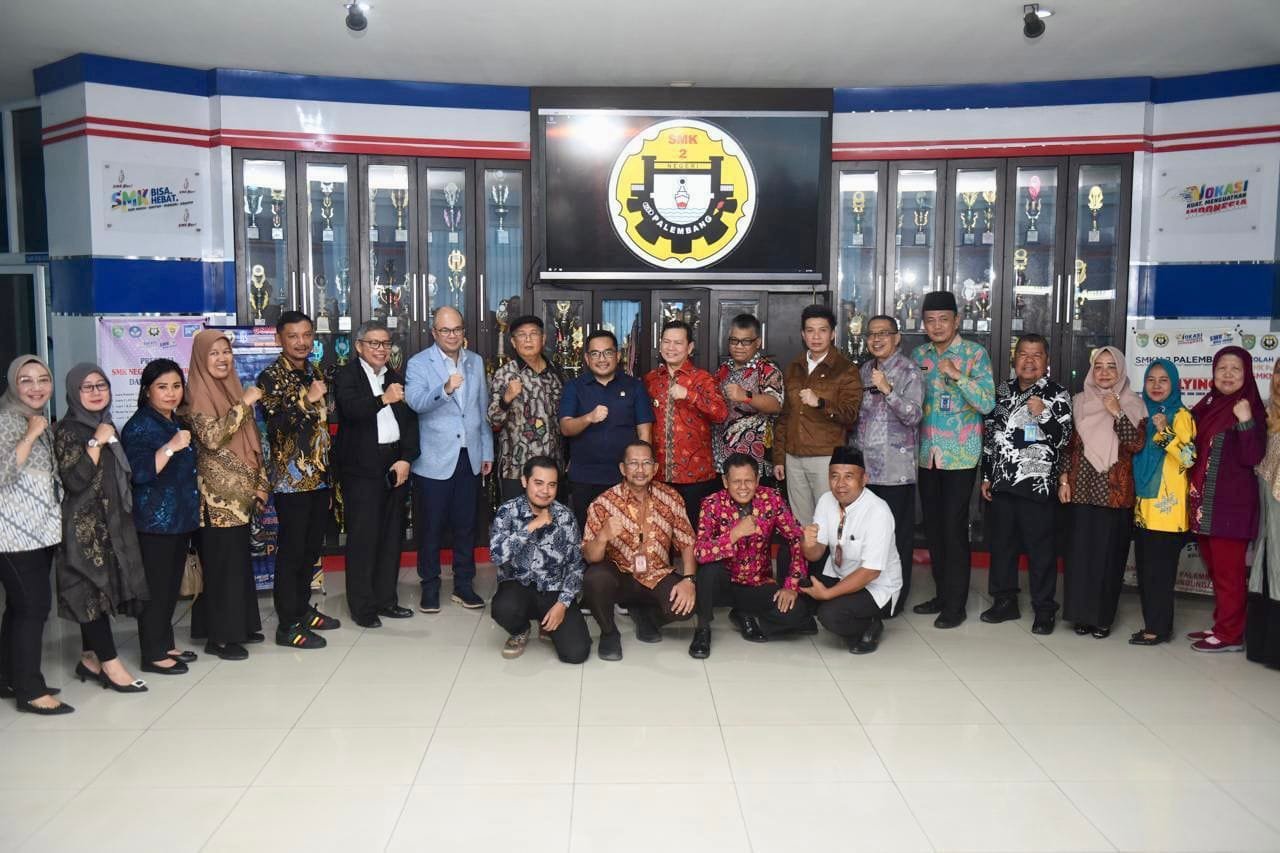 Pj Gubernur Elen Setiadi Dampingi Komisi II DPR RI Tinjau Simulasi Program Makan Bergizi Gratis di SMK Negeri 2 Palembang