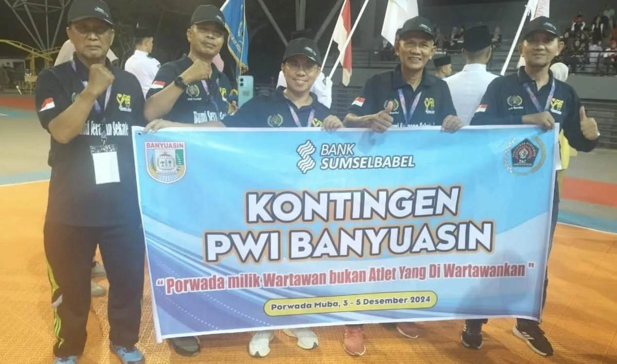 Ketua PWI Banyuasin Berikan Bonus Atlet Porwada Berprestasi