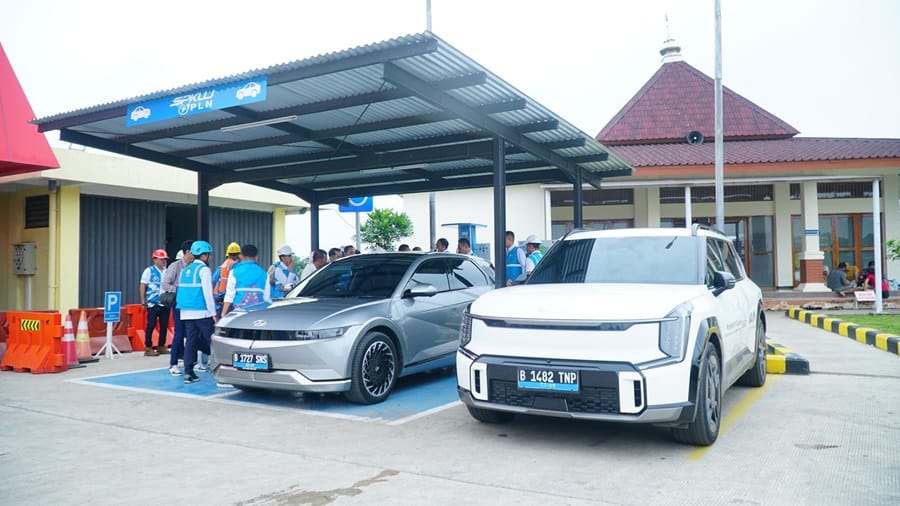 PLN UID S2JB Siagakan SPKLU Dukung Mobilitas Kendaraan Listrik pada Natal dan Tahun Baru 2025