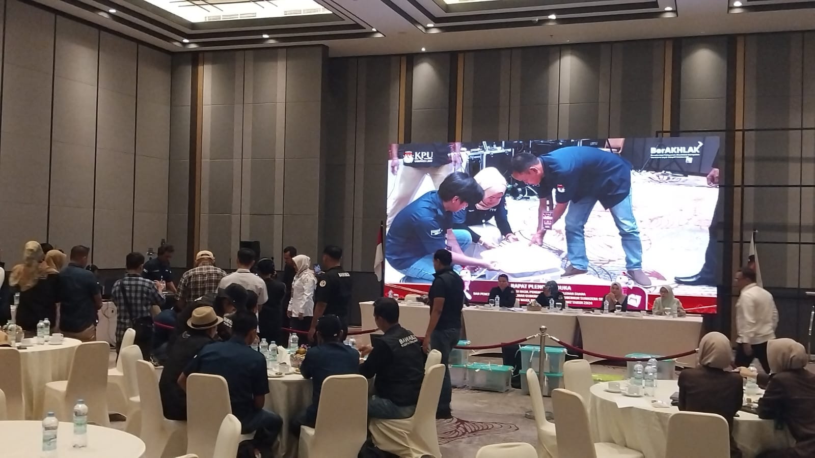 Rekapitulasi Suara Pilkada Lahat 2024 Dimulai, KPU Pastikan Proses Berjalan Lancar dan Aman