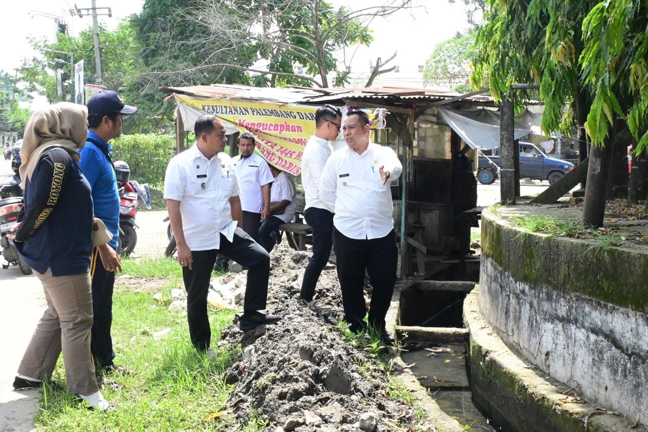 Kecamatan Ilir Timur Dua Aktif Perbaiki Drainase dan Cegah Penyakit di Musim Hujan