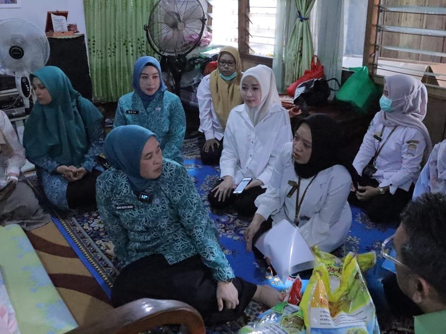 TP PKK Palembang Ulurkan Bantuan untuk Cek Wati, Kader Posyandu Pejuang Kesehatan