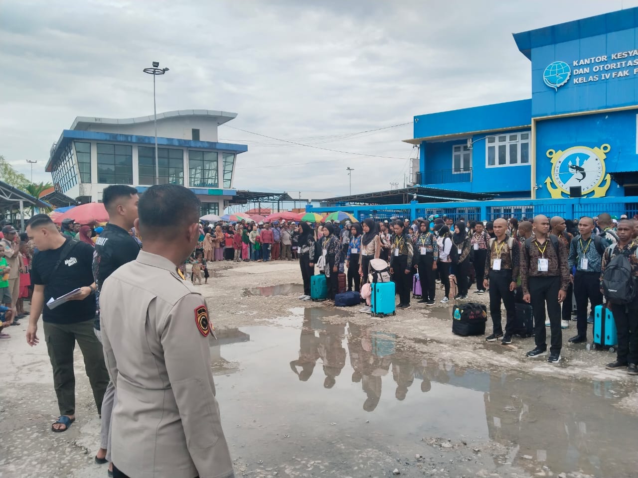 Polres Fakfak Lepas Keberangkatan 320 Casis Bintara dan Tamtama Polri ke Manokwari