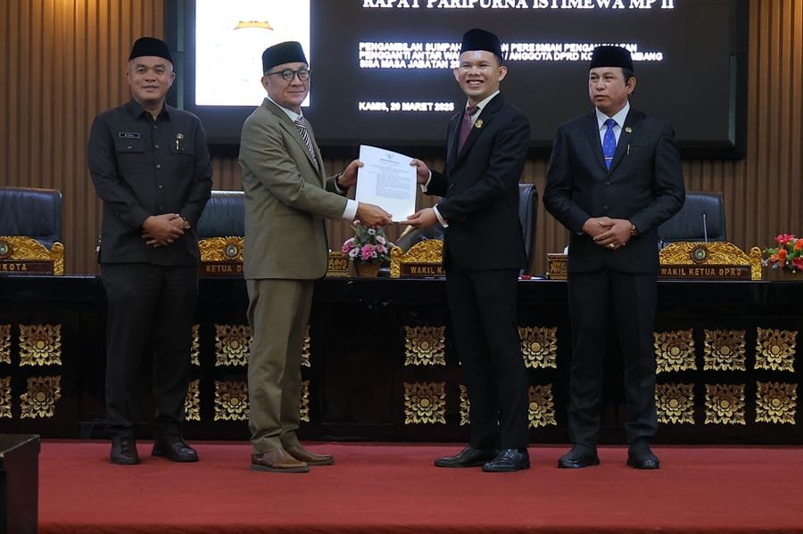 Arnisto Bowling Resmi Dilantik sebagai Anggota DPRD Palembang PAW 2024-2029