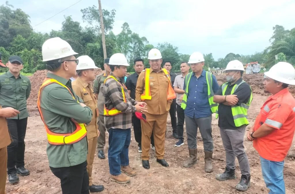 Tanah Retak dan Longsor di PALI, Wabup Tinjau Lokasi dan Perintahkan Penutupan Sementara Tambang PT PEB