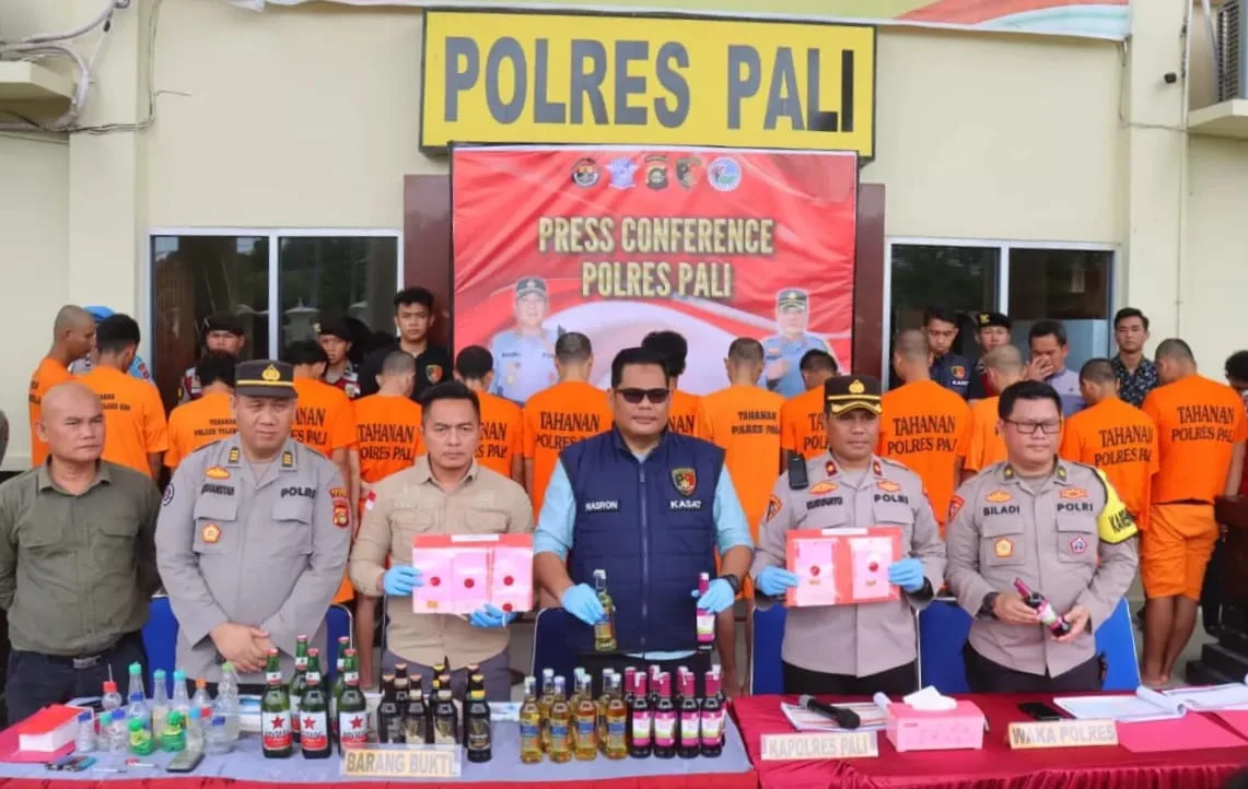 Polres PALI Amankan 21 Tersangka dalam Operasi Pekat Musi 2025, Ratusan Botol Miras & Narkotika Disita!