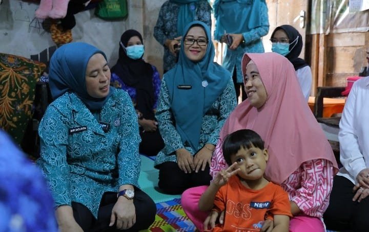 TP PKK Palembang Salurkan Bantuan untuk Anak Berisiko Stunting