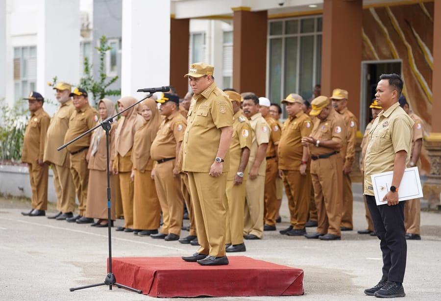 Bupati Fakfak Ingatkan ASN Soal Ketulusan Bekerja di Apel Perdana
