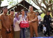 Rumah Ludes Terbakar, Ibu 4 Anak di Celikah Dapat Bantuan dari Bupati OKI