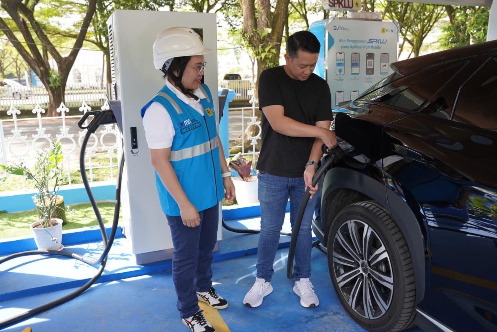 Mobil Listrik Menjajah Jalur Mudik! PLN Tangguh Hadapi Lonjakan SPKLU 5 Kali Lipat