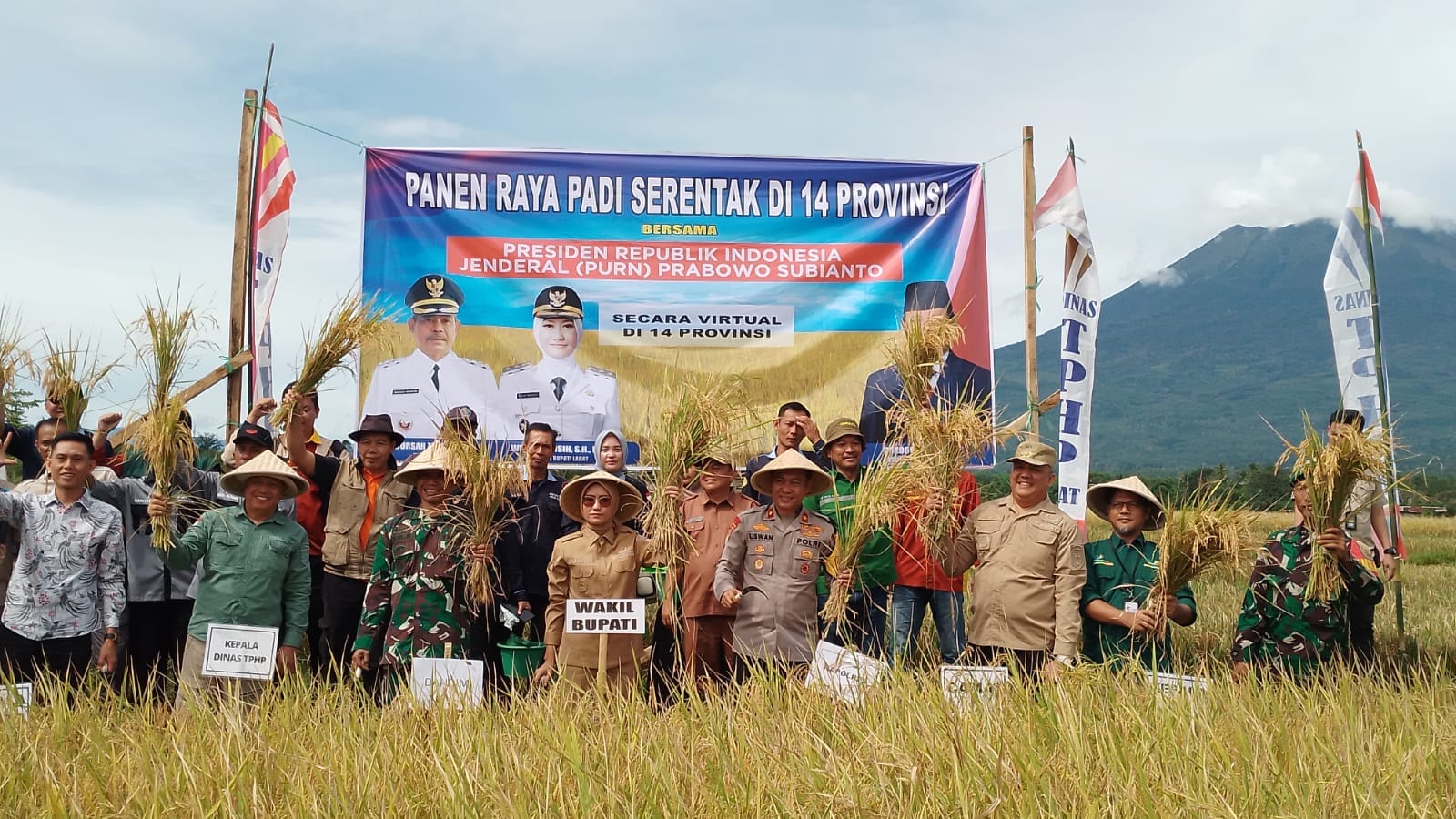Wakil Bupati Lahat Hadiri Panen Raya di Jarai, Tekankan Pentingnya Pengawasan Pembangunan Desa