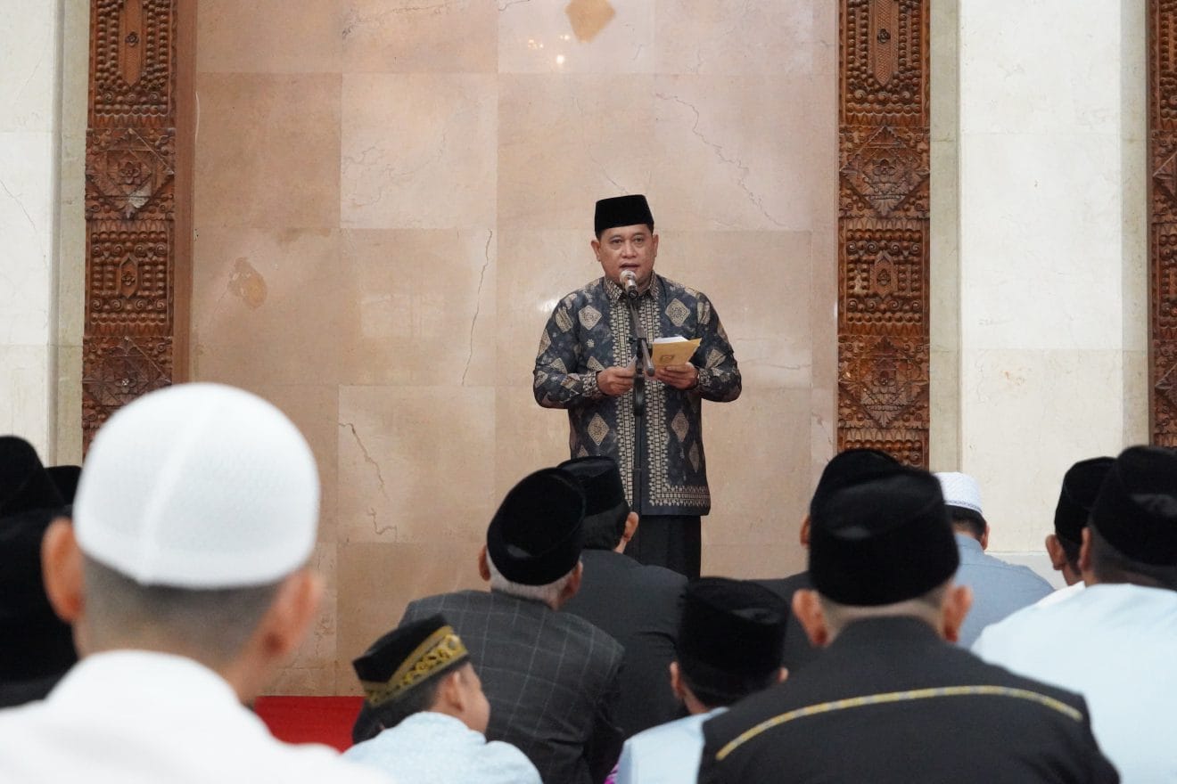 Idul Fitri 1446 H, Bupati Askolani dan Wabup Netta Shalat Bersama Masyarakat Banyuasin di Masjid Al-Amir