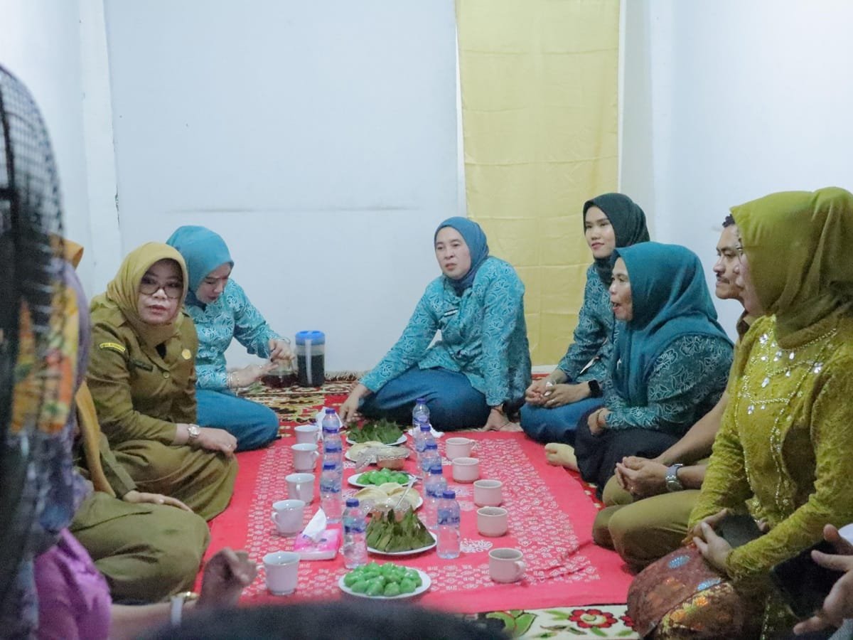 Sentuhan Kemanusiaan di 13 Ulu, Ketua TP PKK Palembang Temui Lansia yang Hidup Penuh Perjuangan