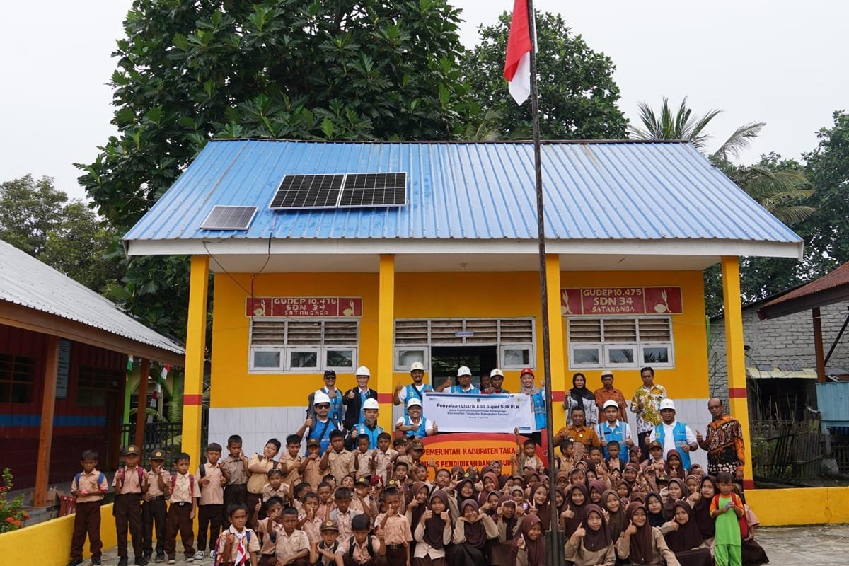 SuperSUN Terbit di Satangnga, Listrik 24 Jam Hidupkan Harapan di Tengah Laut