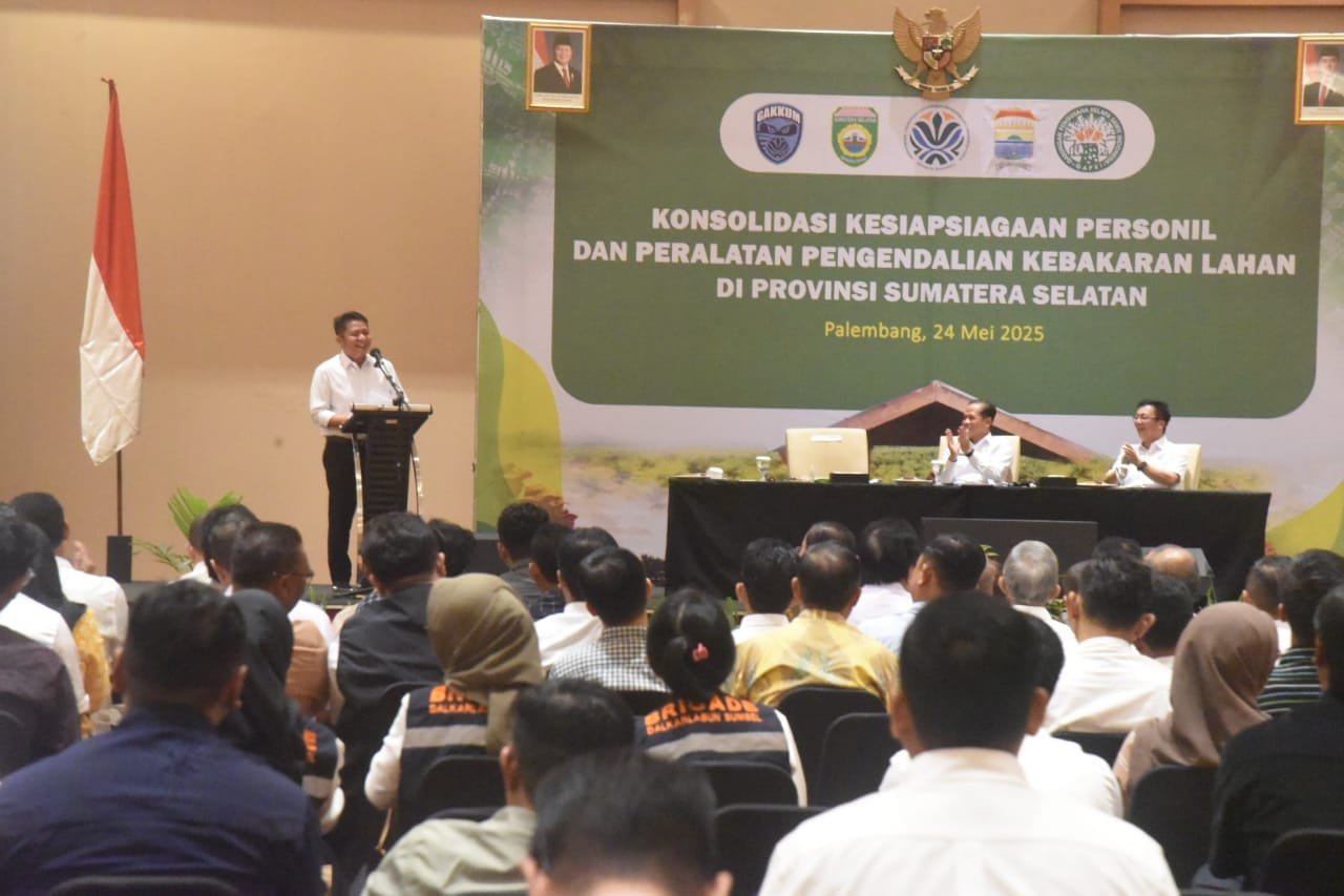 Gubernur Herman Deru Dampingi Menteri LH Tinjau TPA Sukawinatan Palembang