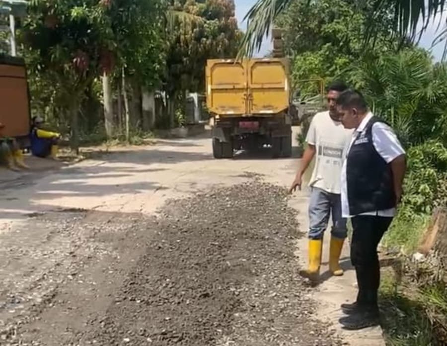 Camat Ilir Barat Satu Tinjau Langsung Jalan Rusak dan Lampu Padam Meski di Luar Jam Kerja