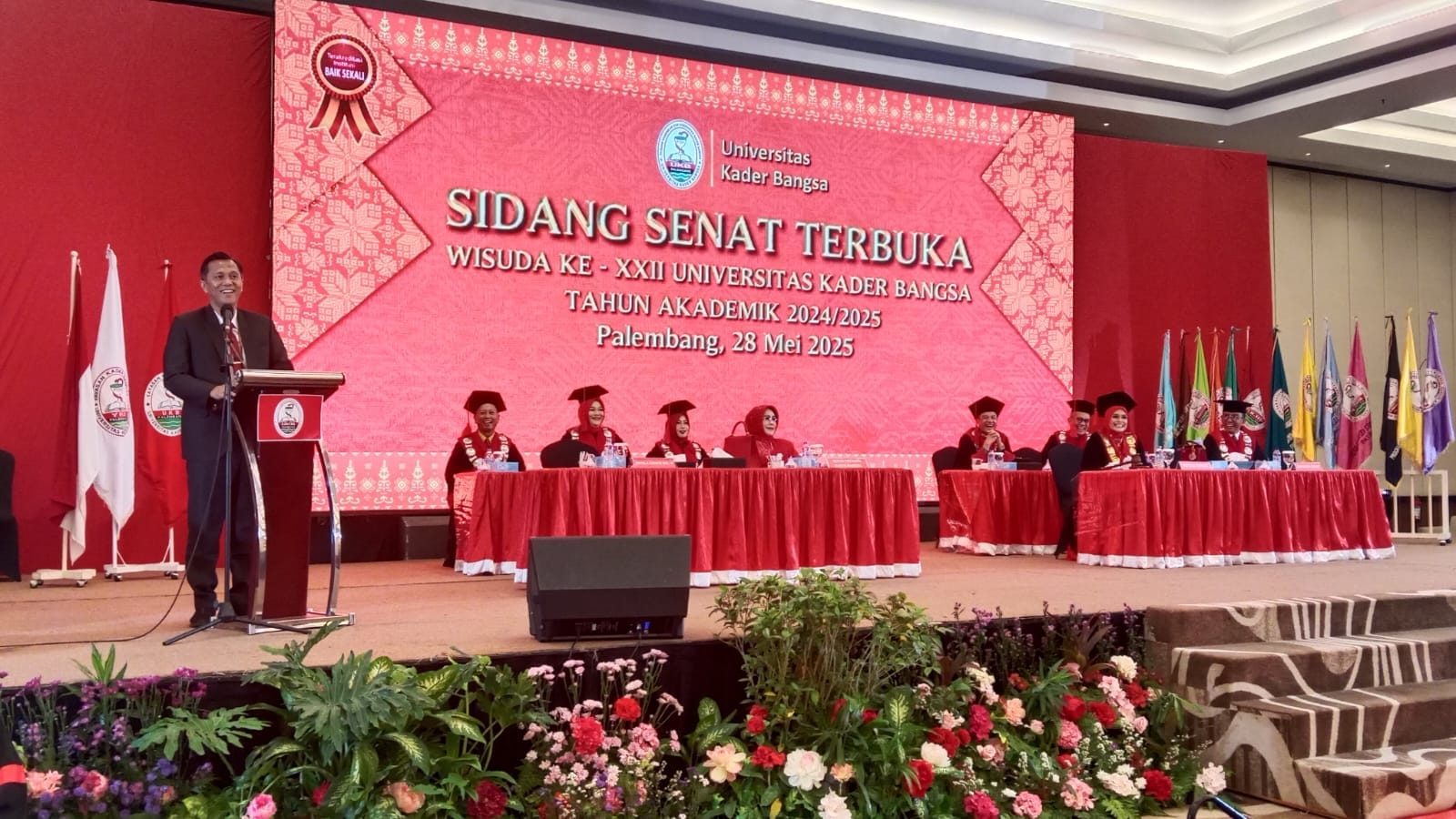 UKB Wisuda 637 Lulusan di Palembang, Rektor: Jangan Pernah Berhenti Belajar