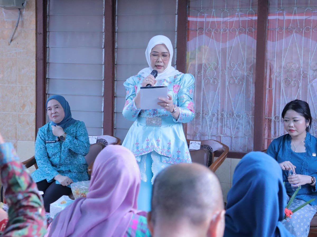 Dewi Sastrani dan Febrita Lustia Dukung Posyandu 6 SPM, Salurkan Bantuan di Palembang