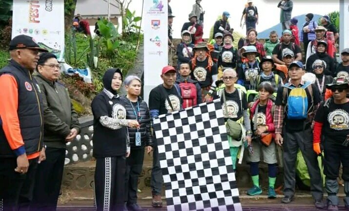 Wakil Wali Kota Pagar Alam Lepas 70 Pendaki Gunung Dempo di Festival HUT ke-24
