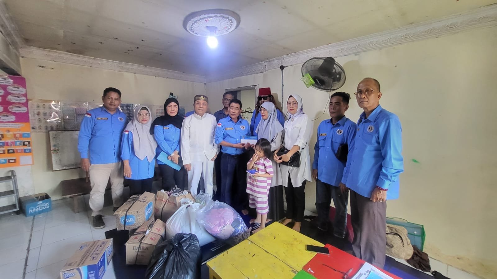 PWI Sumsel Turun Tangan! Kurnaidi dan Pengurus Serahkan Bantuan Langsung ke Korban Kebakaran 1 Ulu