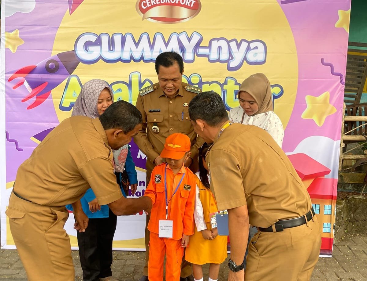 Sidak Hari Pertama Ajaran Baru, Bupati Edison Beri Motivasi Siswa dan Guru