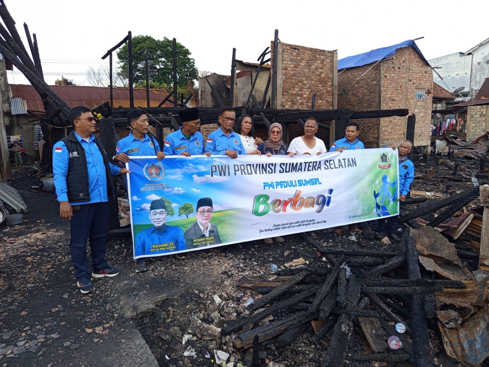 PWI Sumsel Bantu Korban Kebakaran 1 Ulu, Salurkan Sembako dan Santunan Tunai