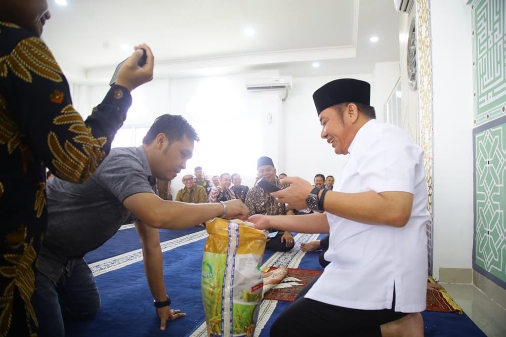 Gubernur Sumsel Pastikan Pembagian Beras Premium untuk ASN dan Honorer Tepat Sasaran