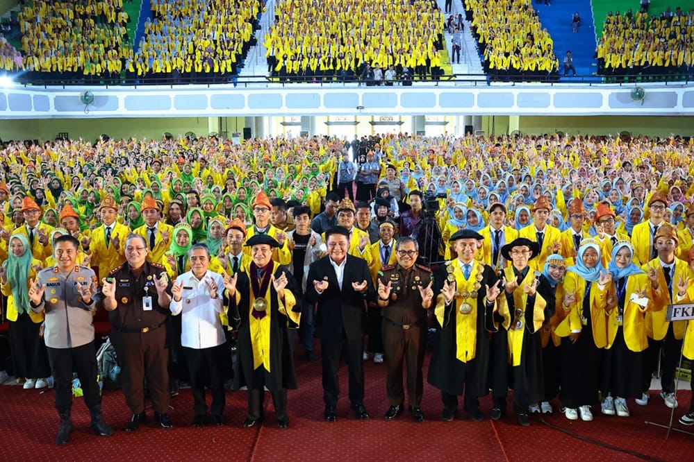 Gubernur Herman Deru Bareng Mahasiswa Baru Unsri, Siap Kuasai Teknologi Sambut Bonus Demografi 2045!