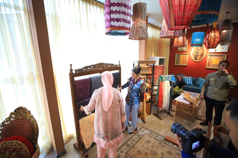 Selvi Gibran Borong Produk UMKM Sumsel di Kriya Sriwijaya, Hampir Semua Ludes Terjual
