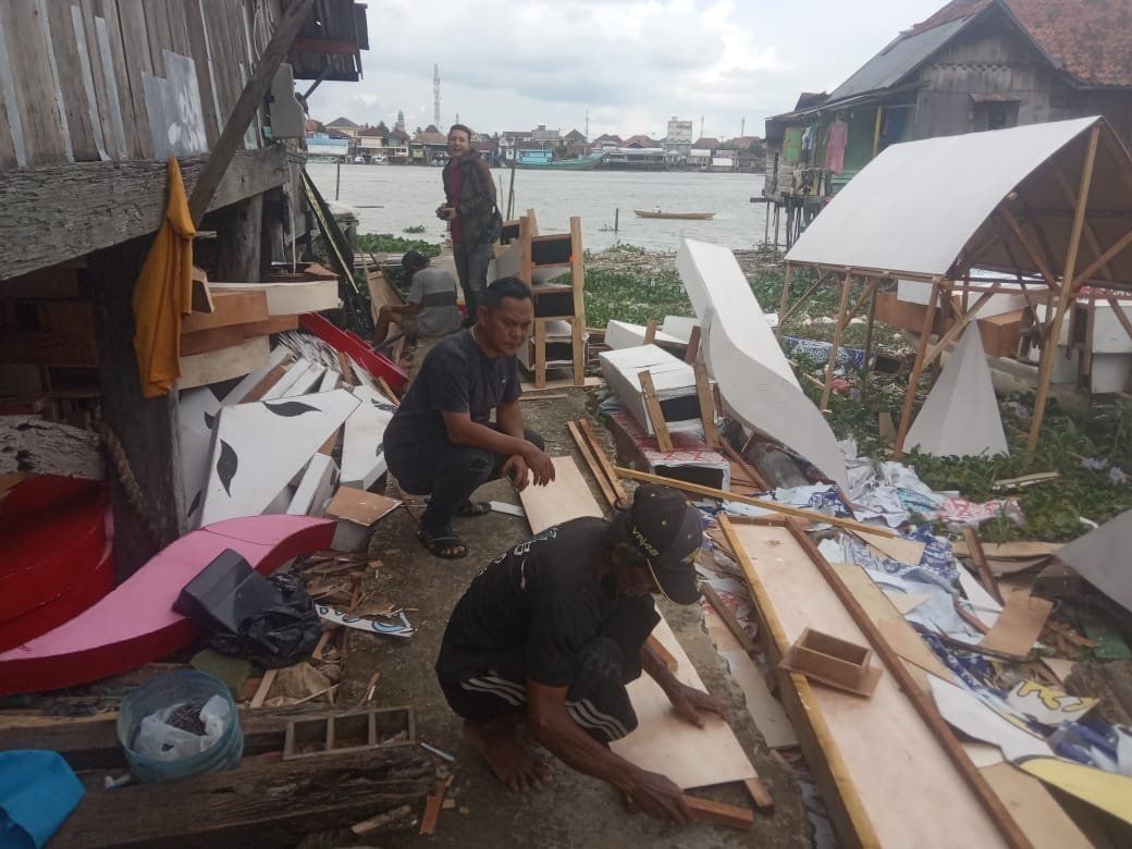 Perajin Perahu Hias di Palembang Kebanjiran Pesanan Jelang HUT RI ke-80