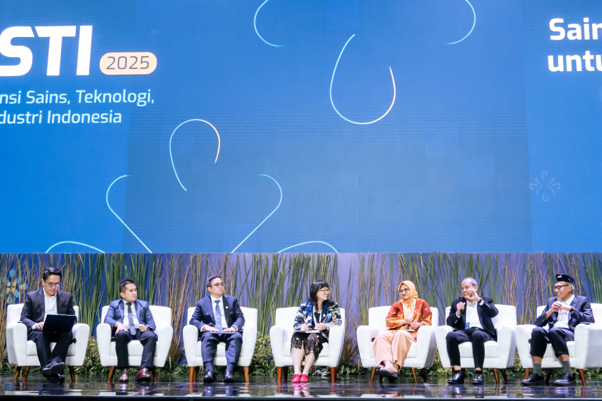 PLN Gandeng Sains & Teknologi untuk Percepat Energi Baru Terbarukan Menuju Net Zero 2060