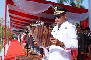 Wali Kota Prabumulih Pimpin Upacara Detik-Detik Proklamasi HUT RI ke-80 dan Serahkan Bantuan untuk Veteran