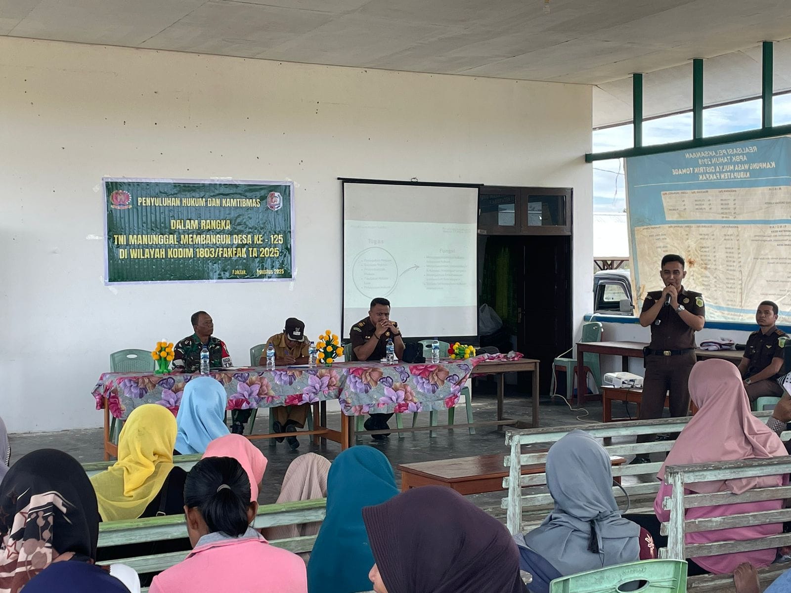 Melalui Program TMMD Ke-125 Kodim 1803/Fakfak Berikan Sentuhan Hukum Dalam Meningkatkan Kesadaran Warga