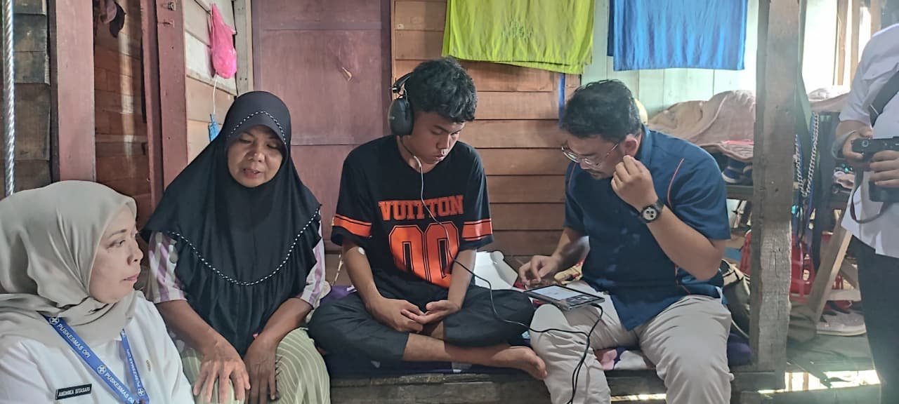 TP PKK Palembang Serahkan Alat Bantu Dengar untuk Warga Jakabaring