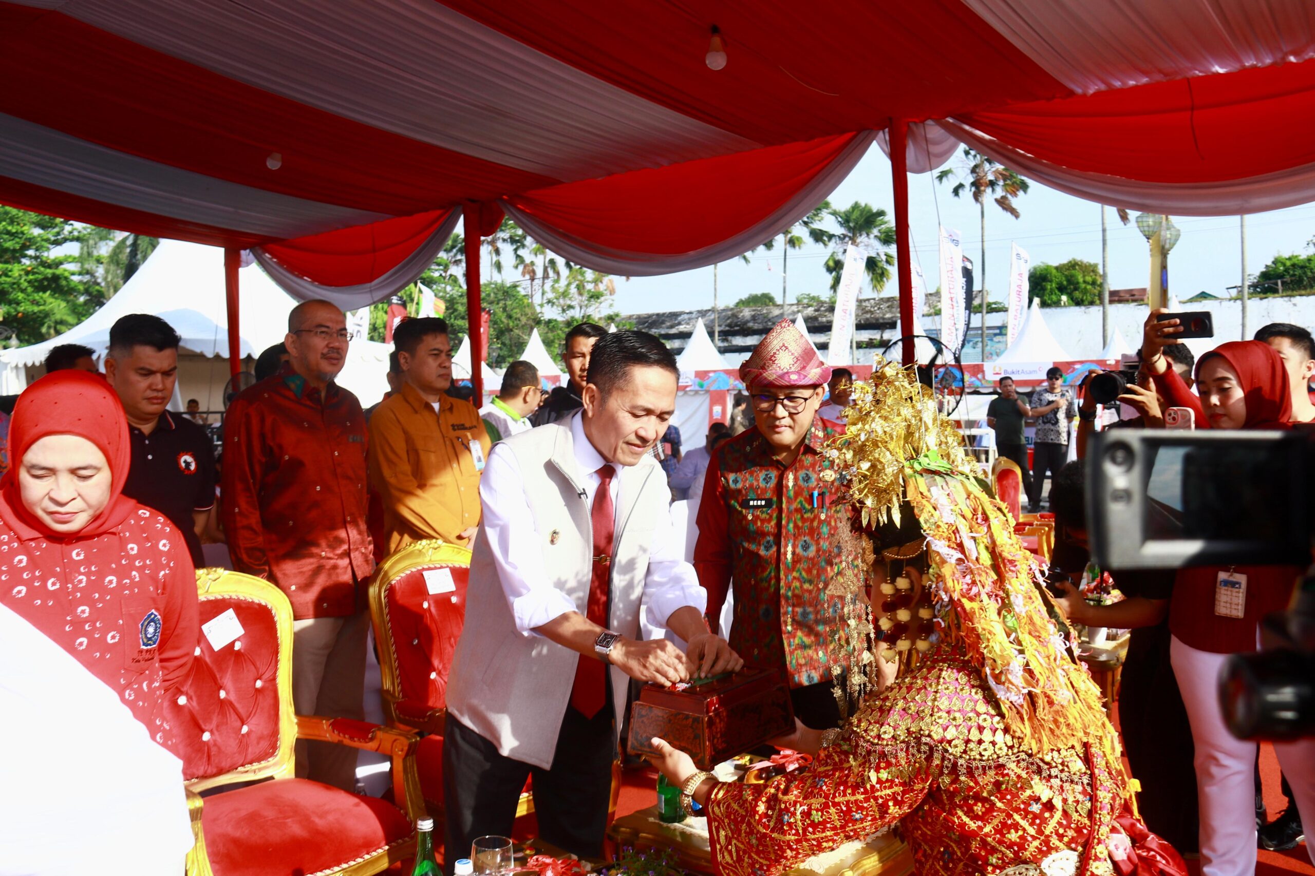 Ratu Dewa Buka Festival Perahu Bidar 2025 di BKB, Target 60 Ribu Pengunjung Meriahkan HUT RI ke-80