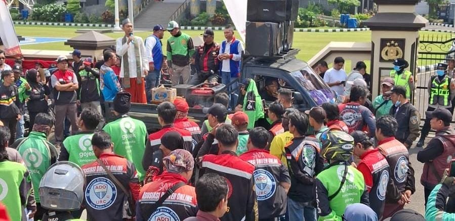 Driver Ojol Palembang Aksi Damai, Doa Bersama untuk Affan Kurniawan