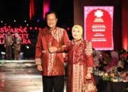 Bupati Muara Enim dan Istri Tampil Elegan Kenakan Songket Makraje di Ajang Swarna Songket Nusantara 2025