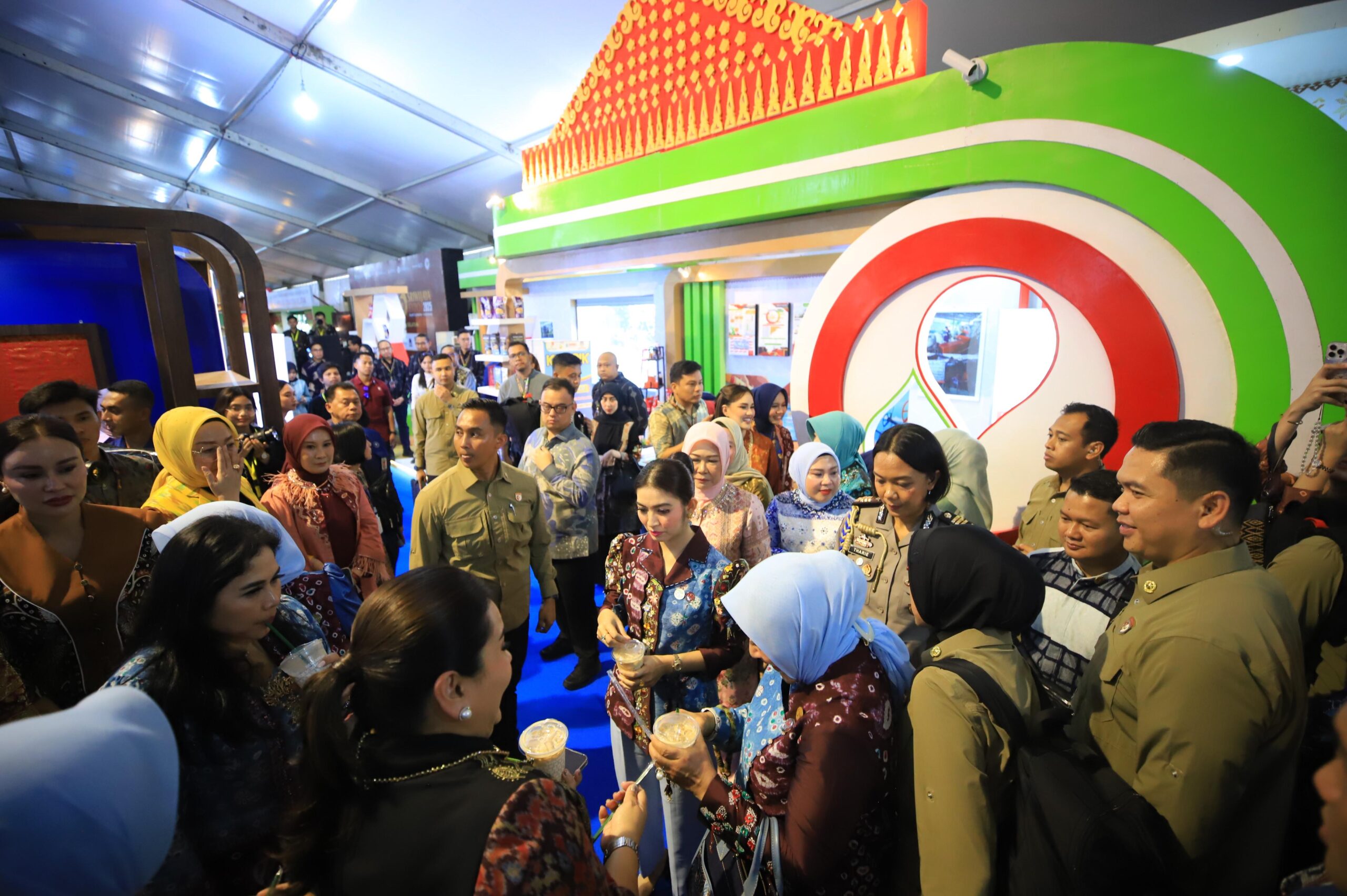 Stand SKK Migas – KKKS Curi Perhatian di Sriwijaya Expo 2025, Dikunjungi Wapres & Raih Juara 2