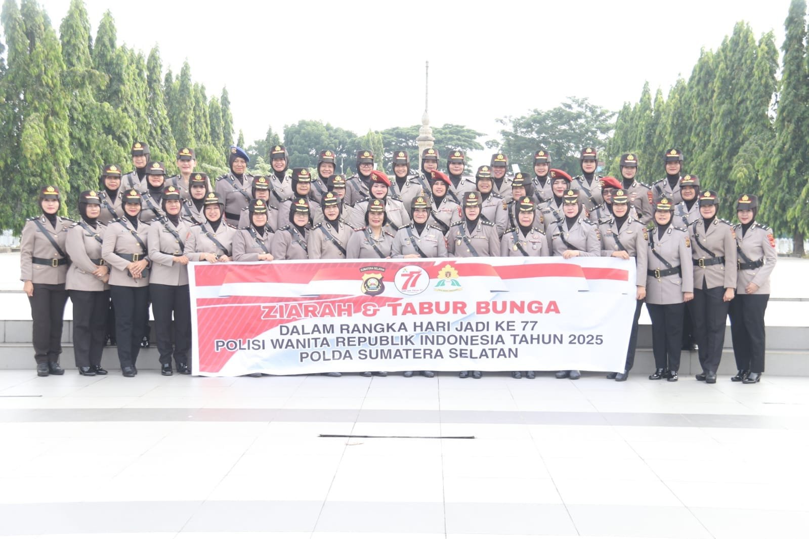 Peringati HUT ke-77, Polwan Polda Sumsel Gelar Ziarah ke Makam Pahlawan