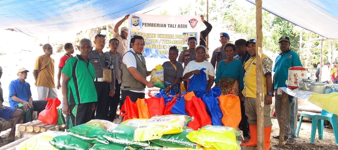 Polres Fakfak dan Alumni Dikmaba 2002 Tanam Jagung dan Bagikan Sembako di Kampung Sum